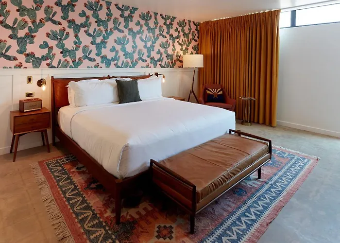 Rise Uptown Hotel 4*