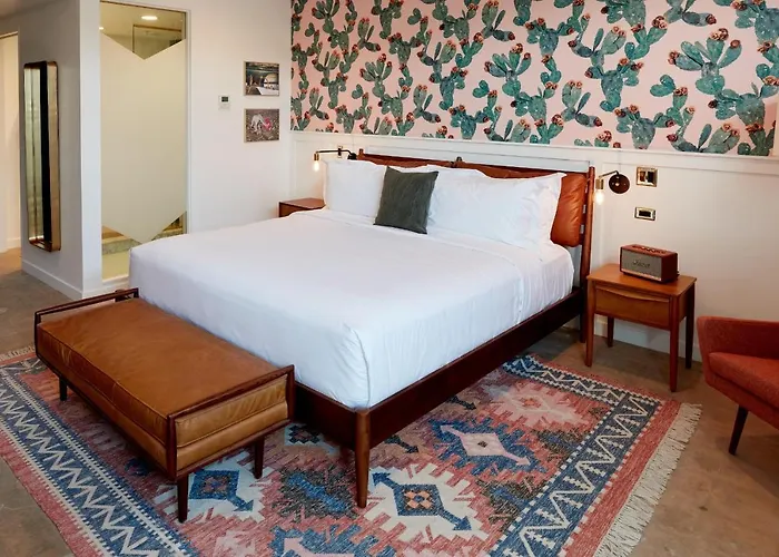 Rise Uptown 4*