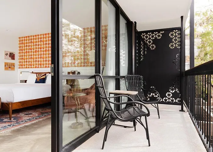 Rise Uptown Hotel 4*