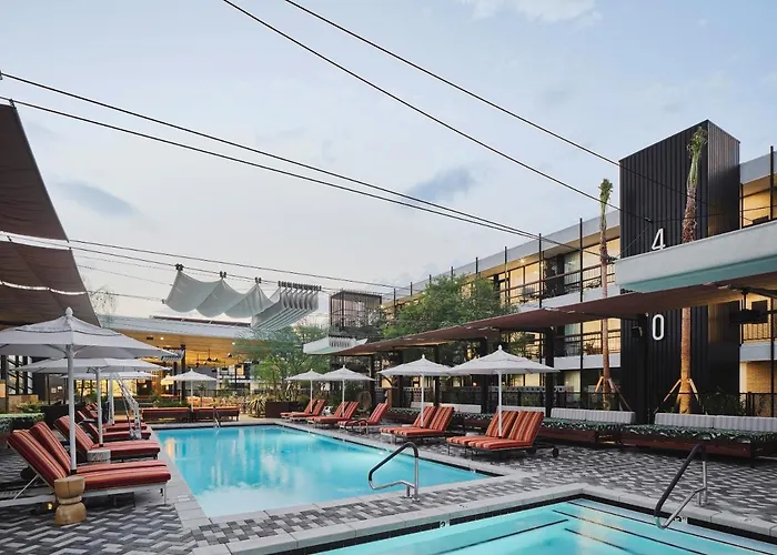 Rise Uptown Hotel 4*