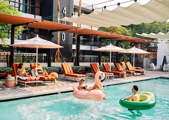 Hotel Rise Uptown 4*