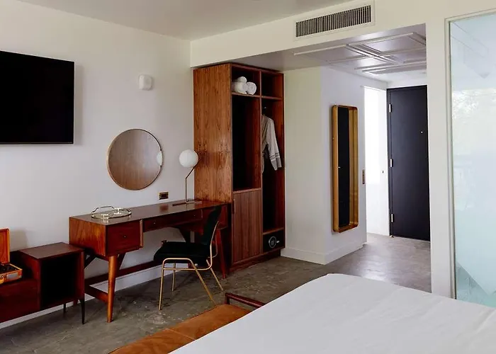 Hotel Rise Uptown
