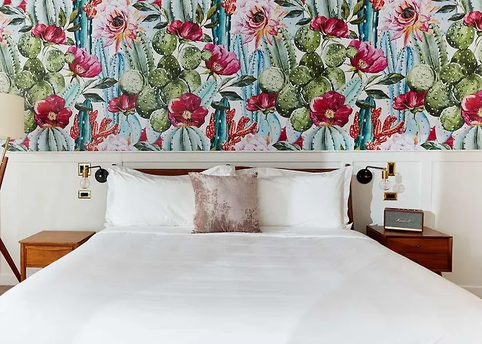 Hotel Rise Uptown 4*
