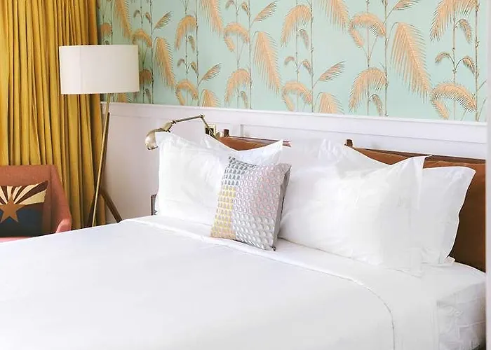 Hotel Rise Uptown 4*
