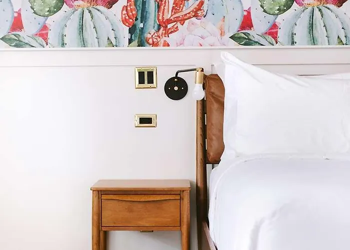 Hotel Rise Uptown