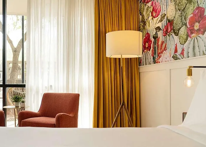 Hotel Rise Uptown
