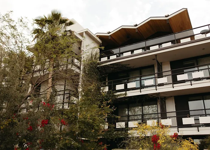 Rise Uptown Hotel 4*