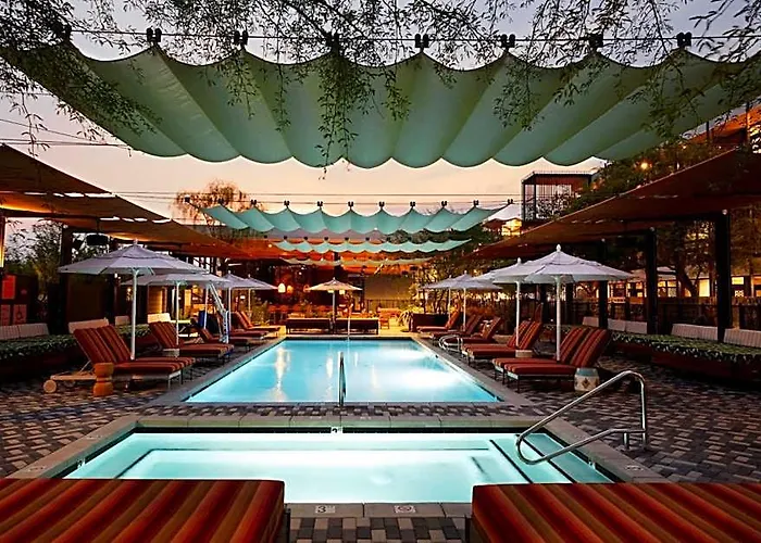 Hotel Rise Uptown 4*