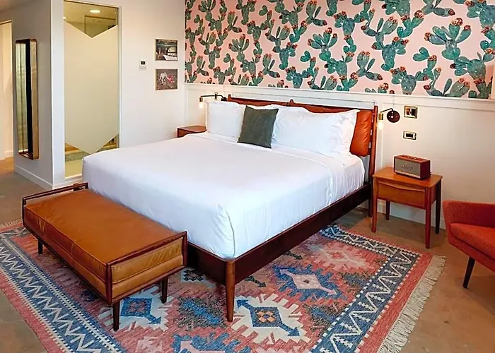 Rise Uptown 4* Phoenix
