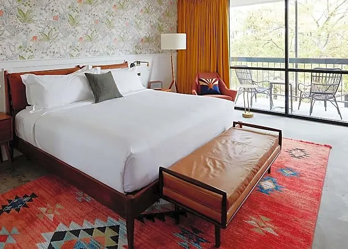 Hotel Rise Uptown 4*