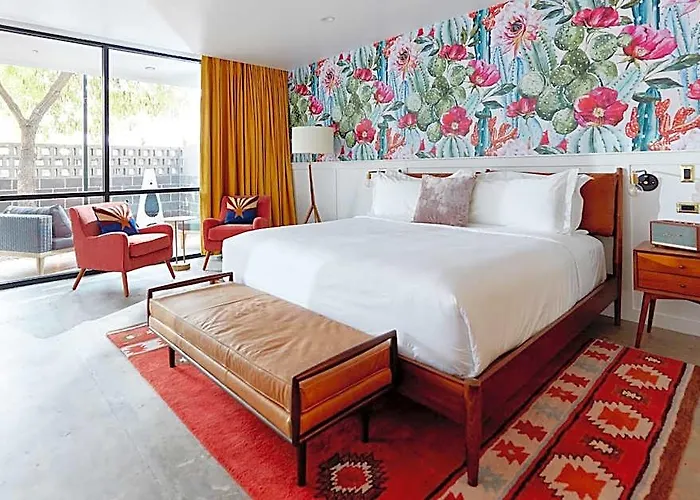 Hotel Rise Uptown