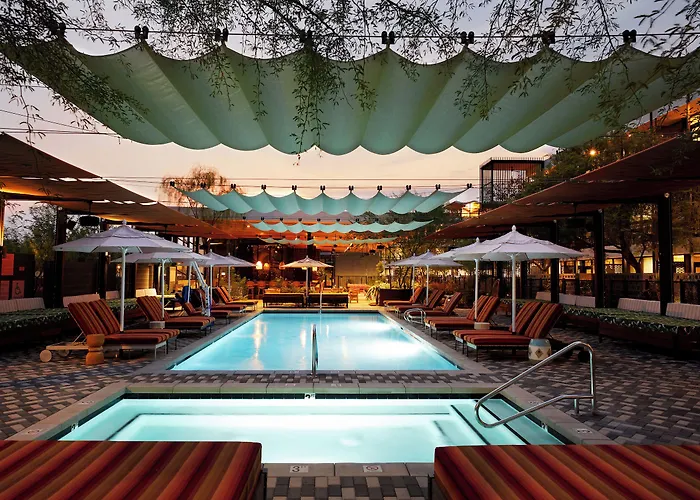 Rise Uptown Hotel 4*